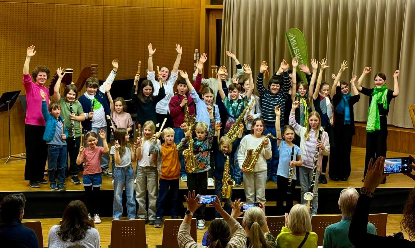 Klassenabend Festival - Tag 6 "Holz trifft Saiten" - Harfe, Holzbläser